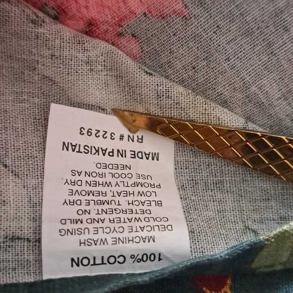 ROUND CHRISTMAS tablecloth poinsettia holly berries cotton Holiday craft fabric - Picture 6 of 6